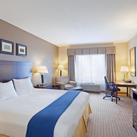 Holiday Inn Express & Suites Malone By Ihg Pokoj fotografie