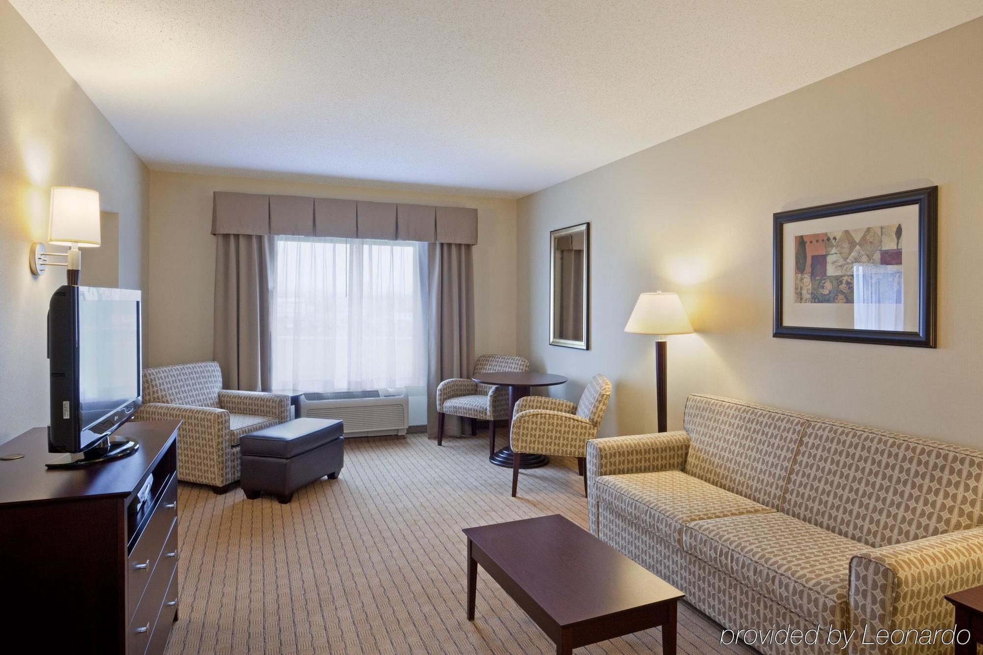 Holiday Inn Express & Suites Malone By Ihg Pokoj fotografie