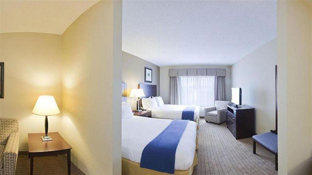 Holiday Inn Express & Suites Malone By Ihg Exteriér fotografie