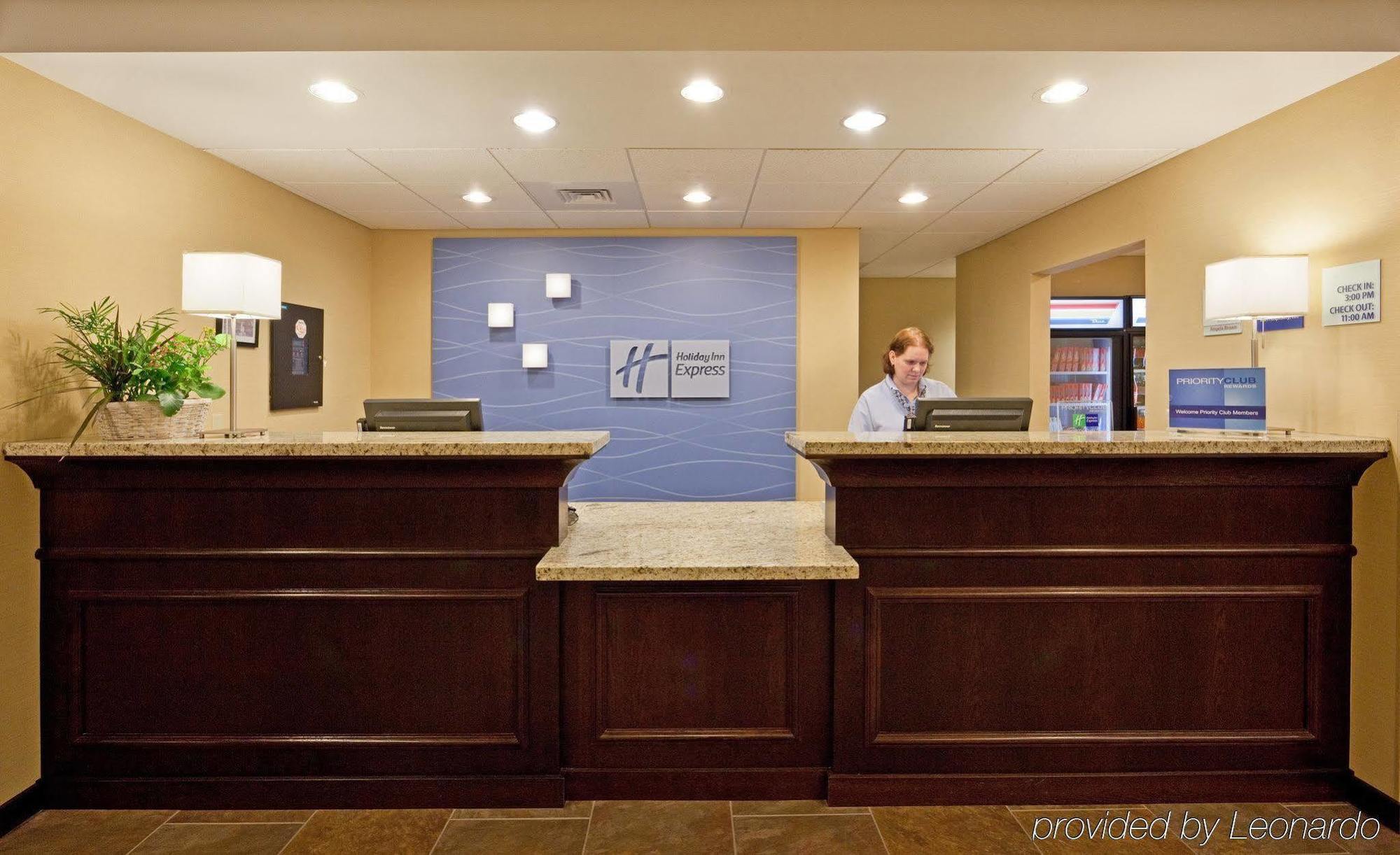 Holiday Inn Express & Suites Malone By Ihg Exteriér fotografie