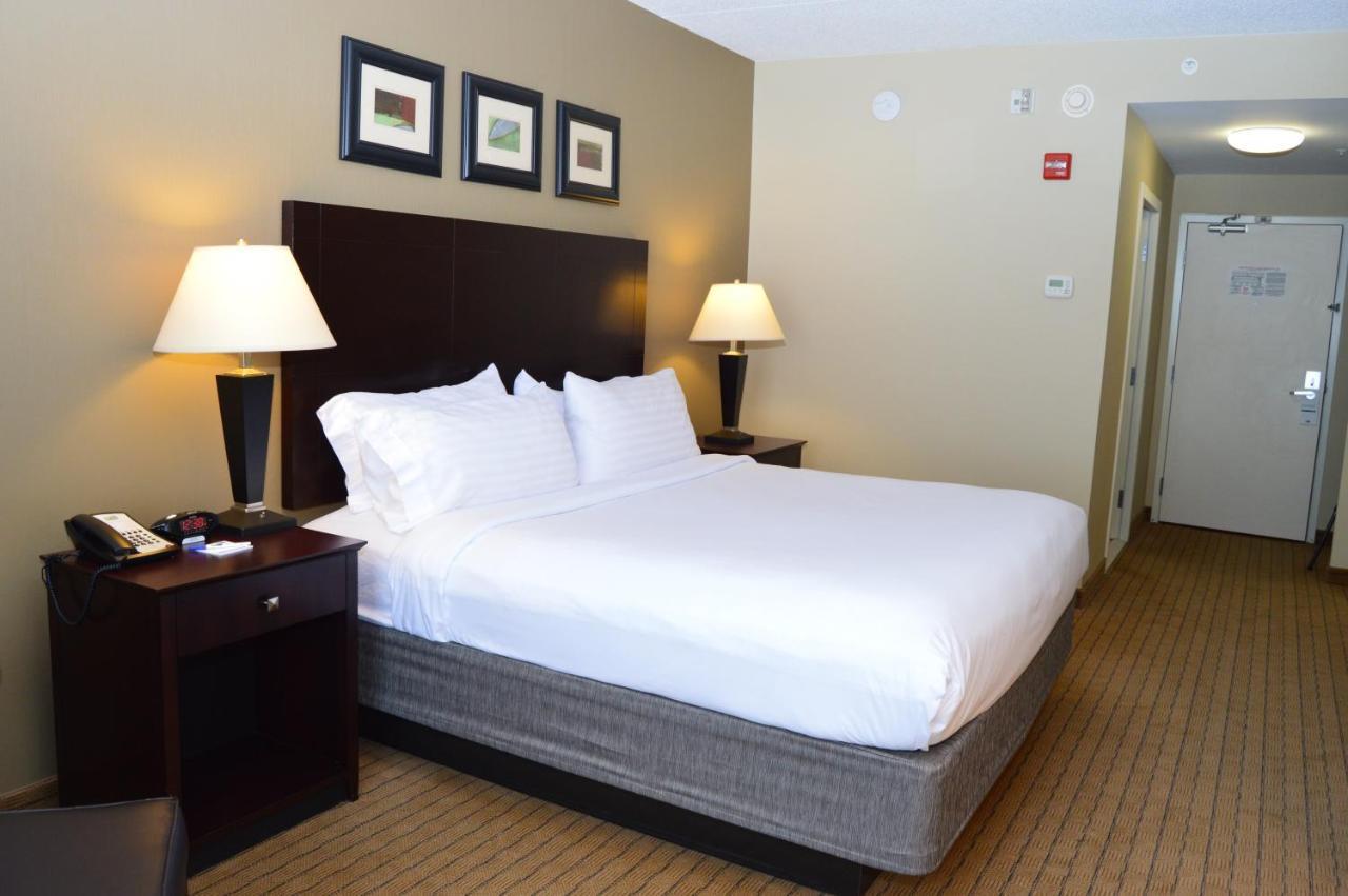 Holiday Inn Express & Suites Malone By Ihg Pokoj fotografie