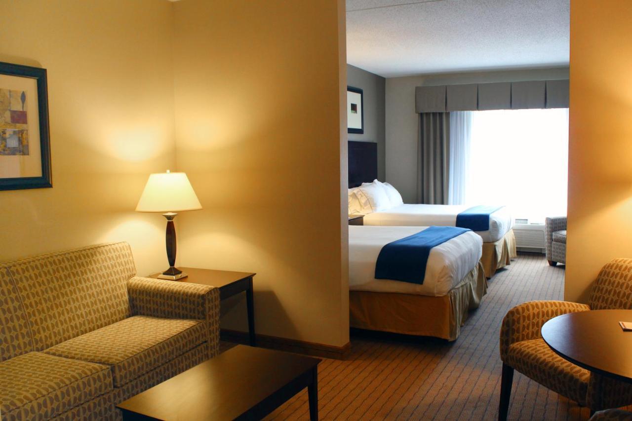 Holiday Inn Express & Suites Malone By Ihg Exteriér fotografie