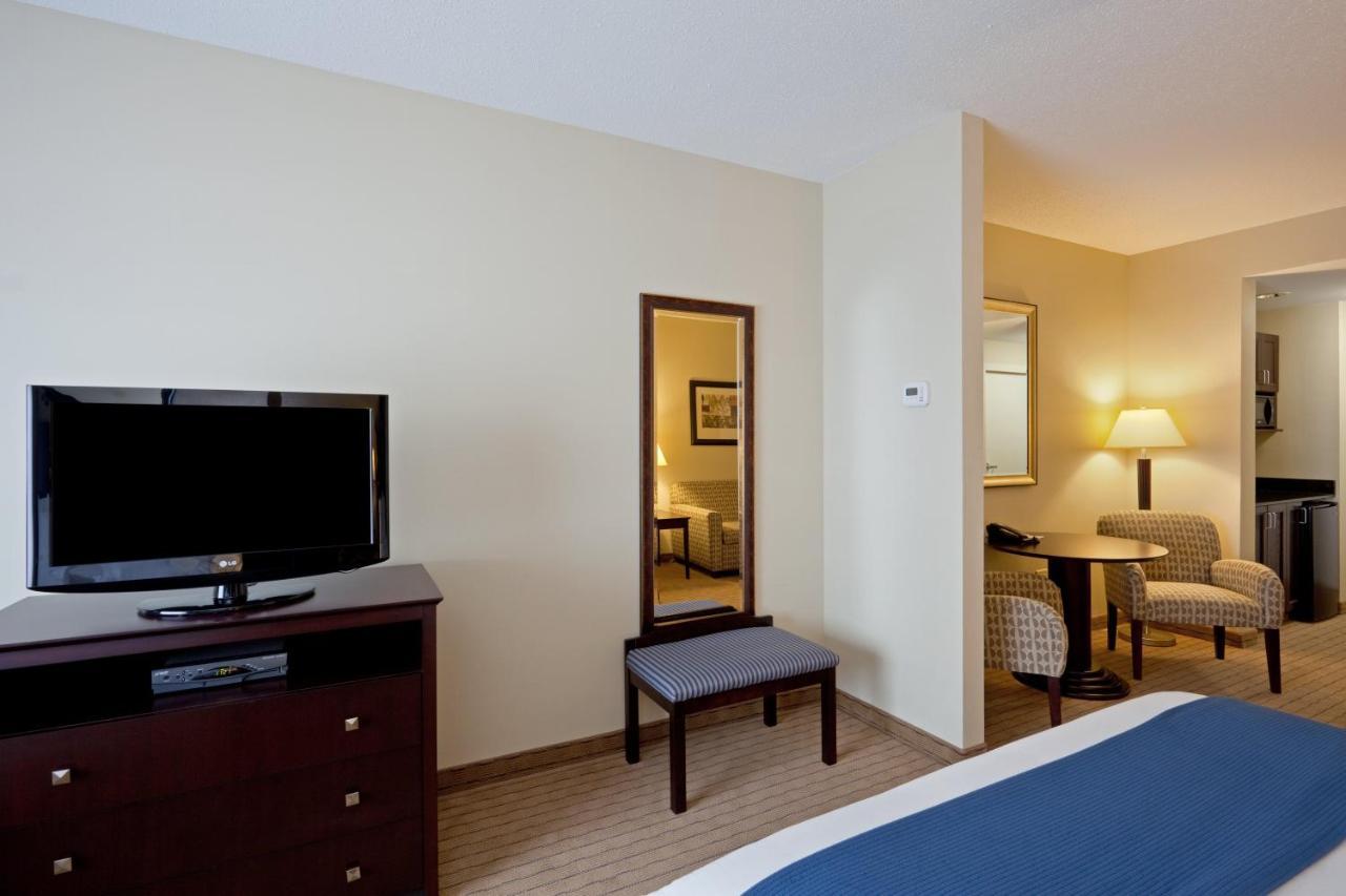 Holiday Inn Express & Suites Malone By Ihg Exteriér fotografie