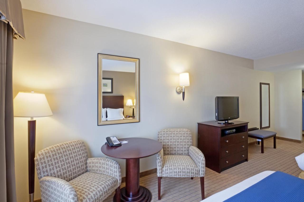 Holiday Inn Express & Suites Malone By Ihg Exteriér fotografie