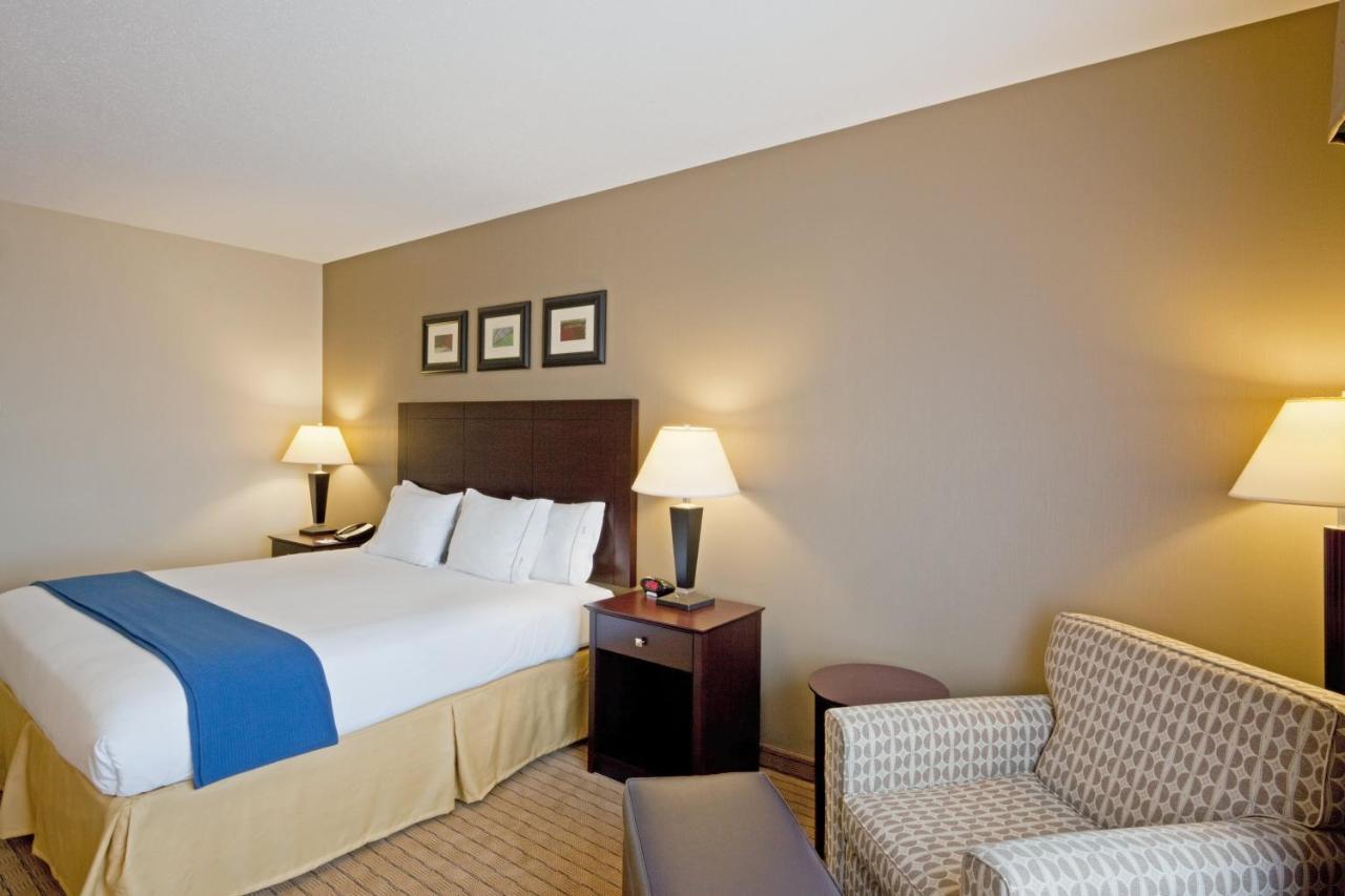 Holiday Inn Express & Suites Malone By Ihg Exteriér fotografie