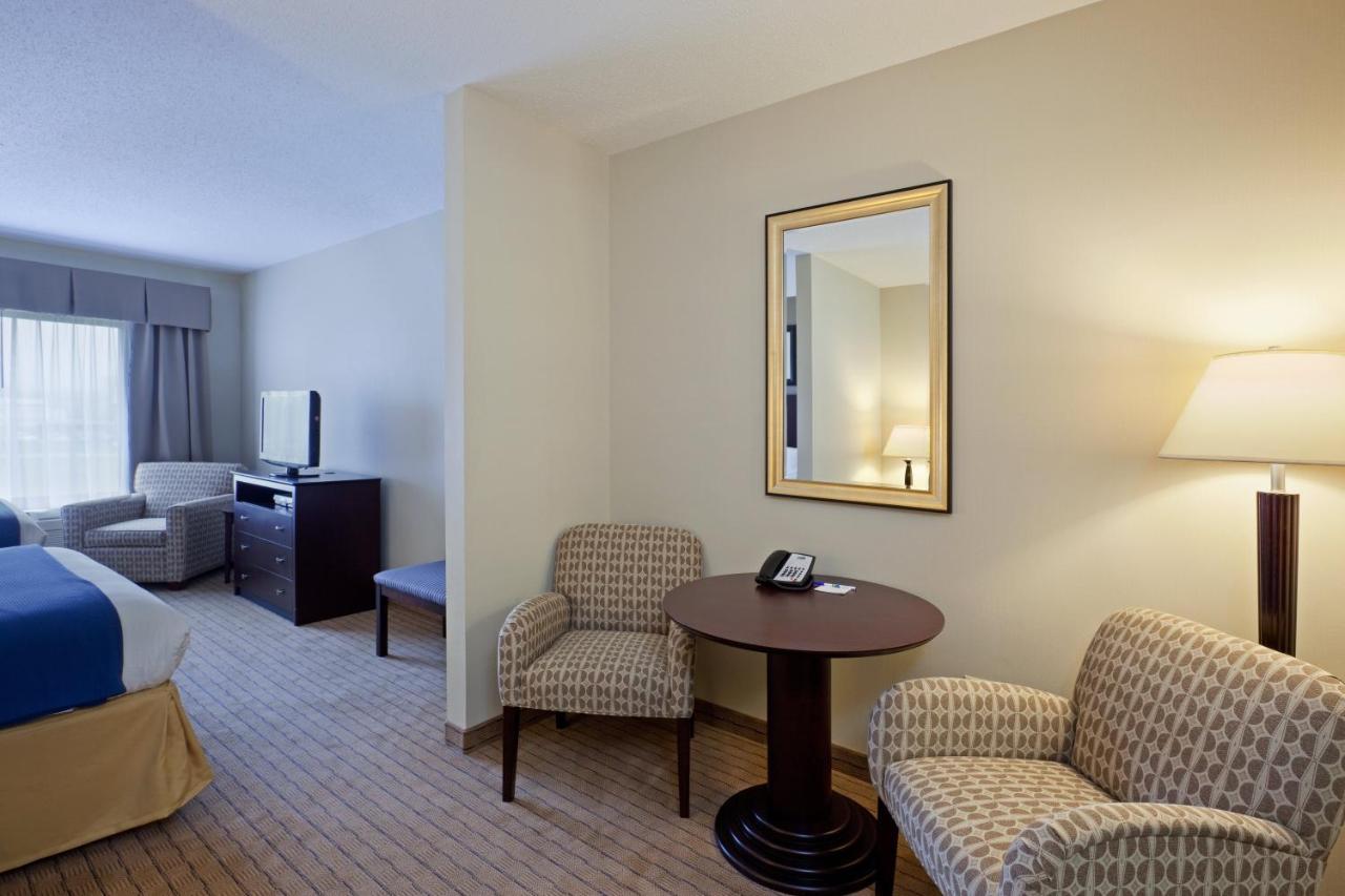 Holiday Inn Express & Suites Malone By Ihg Exteriér fotografie